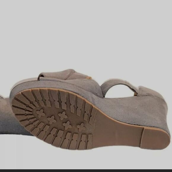 Sugar Hamptons Womens Gray Covered  Peep Toe Ankle Strap Back Zip Wedge Size 9 - Picture 2 of 16